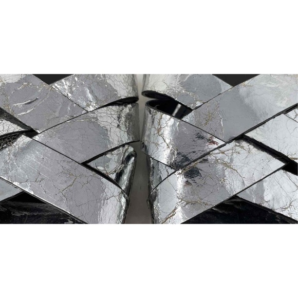 Tory Burch Sandals Womens Size 7 Metallic Silver Crisscross Logo Medallion - Picture 6 of 9